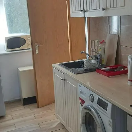 Berzi Wg בית אירוח *