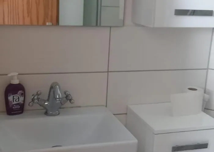 Rum i privatbostad Berzi Wg *